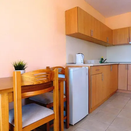 Darius Hstl מלון סאני ביץ'