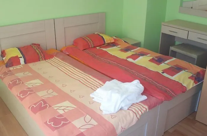 Darius Hstl Слънчев бряг