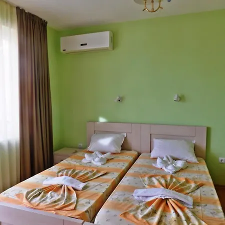 Darius Hstl 3* サニービーチ