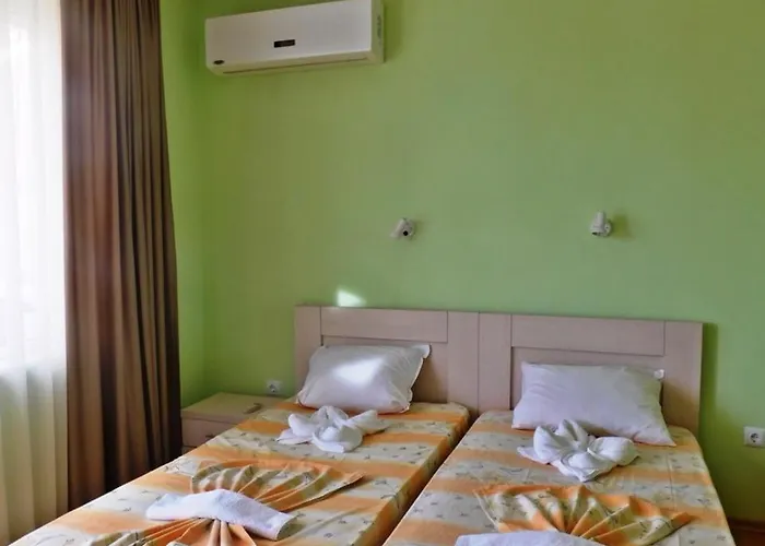 Darius Hstl 3* Napospart